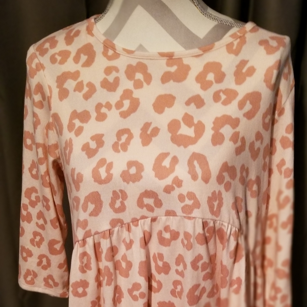 NWOT, NEVER WORN HEMISH U.S.A LEOPARD BABY DOLL TOP.